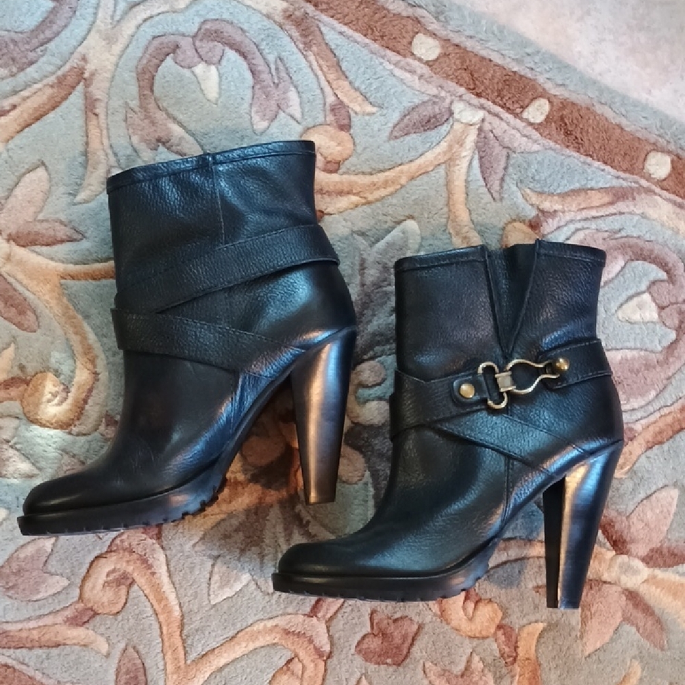 NWOT Black Leather Cynthia Vincent Ankle Boots with Dust Cover - Picture 4 of 15